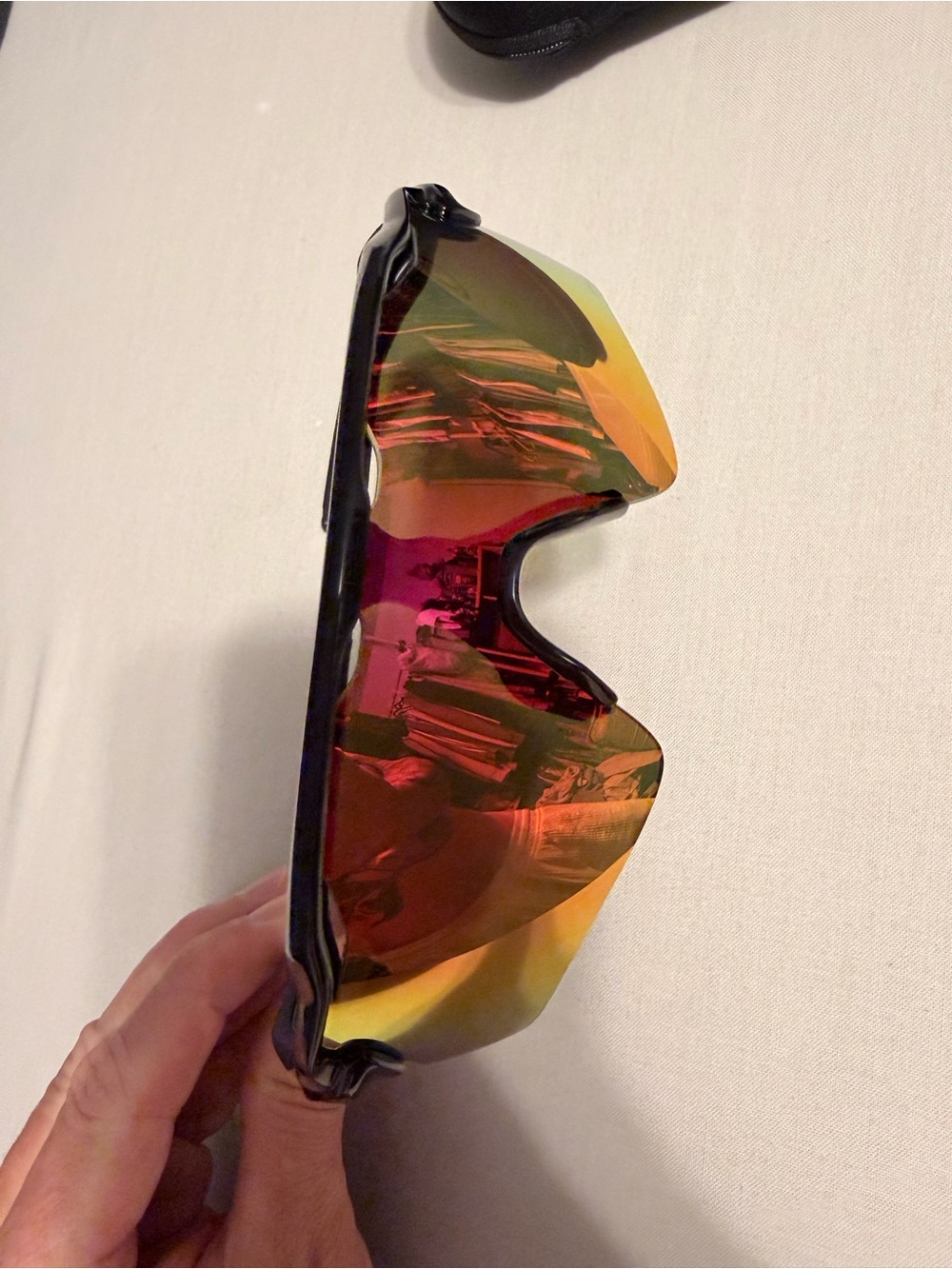 NEW Men’s Oakley Sunglasses with Red-Orange Mirrored Lens and Black Frame - Picture 3 of 6